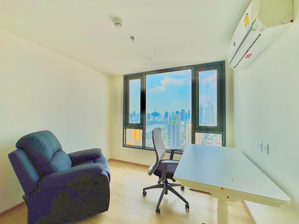 For rent!! Life Rama 4 - Asoke, 34th floor, corner room, Benjakitti Park view, fully furnished, ready to move in, don't miss it!!