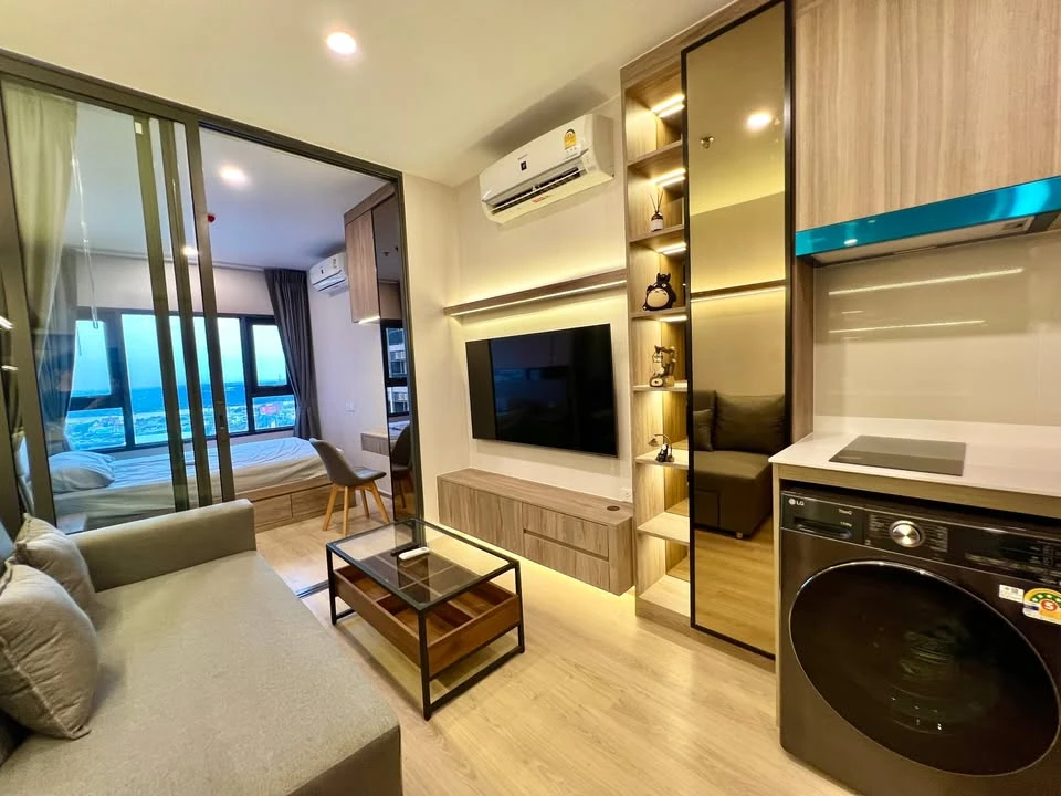 For rent: Life Rama 4 - Asoke, high floor with exclusive Chao Phraya River view, stylish interior design, reserve now!