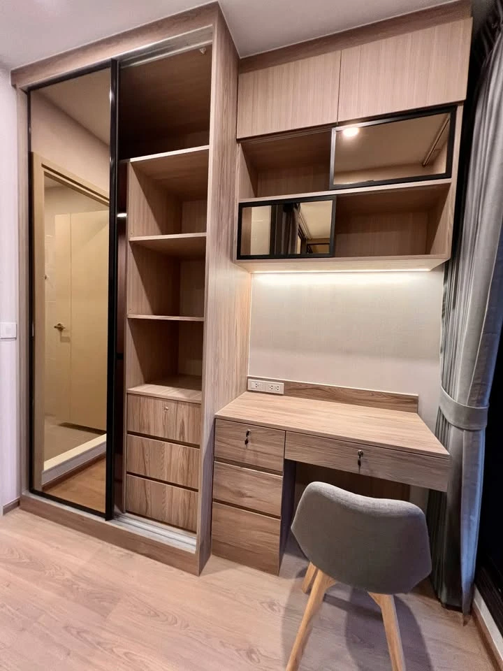 For rent: Life Rama 4 - Asoke, high floor with exclusive Chao Phraya River view, stylish interior design, reserve now!