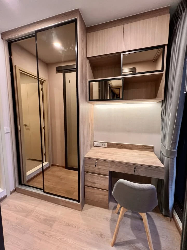 For rent: Life Rama 4 - Asoke, high floor with exclusive Chao Phraya River view, stylish interior design, reserve now!