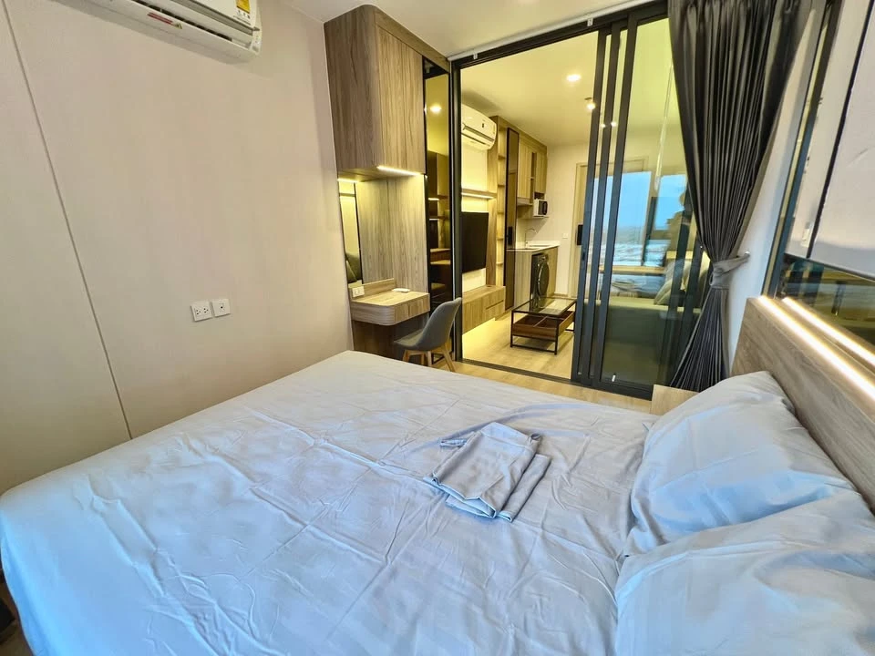 For rent: Life Rama 4 - Asoke, high floor with exclusive Chao Phraya River view, stylish interior design, reserve now!