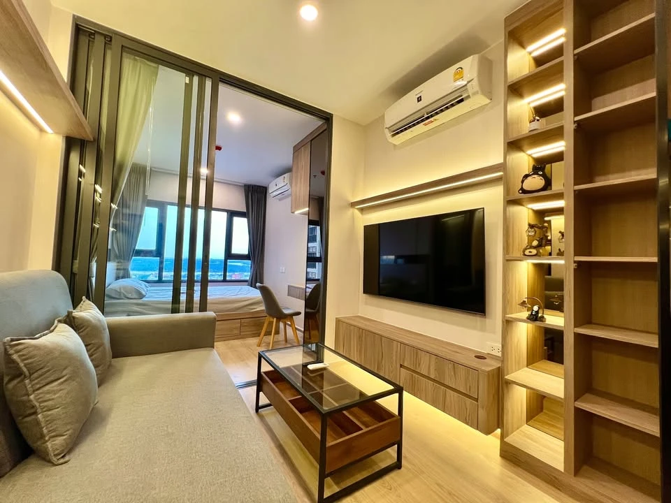For rent: Life Rama 4 - Asoke, high floor with exclusive Chao Phraya River view, stylish interior design, reserve now!
