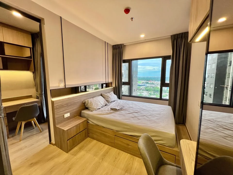 For rent: Life Rama 4 - Asoke, high floor with exclusive Chao Phraya River view, stylish interior design, reserve now!