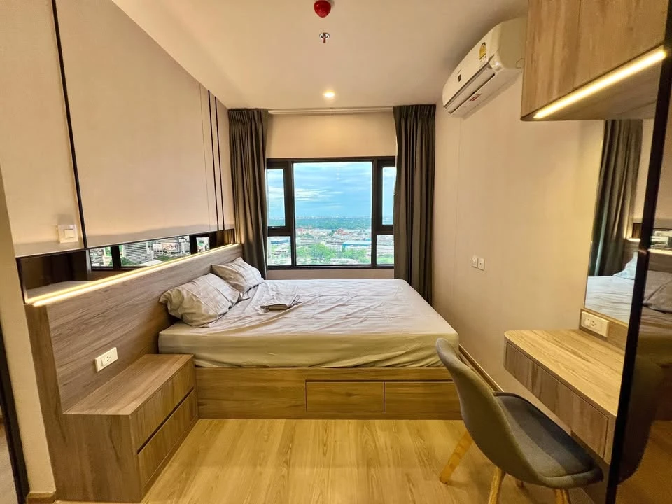 For rent: Life Rama 4 - Asoke, high floor with exclusive Chao Phraya River view, stylish interior design, reserve now!
