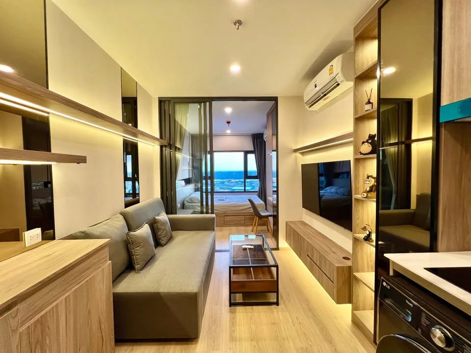 For rent: Life Rama 4 - Asoke, high floor with exclusive Chao Phraya River view, stylish interior design, reserve now!