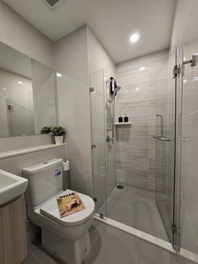 For rent: Life Rama 4 - Asoke, spacious room, well-proportioned, open view, lots of storage space, don't miss it!