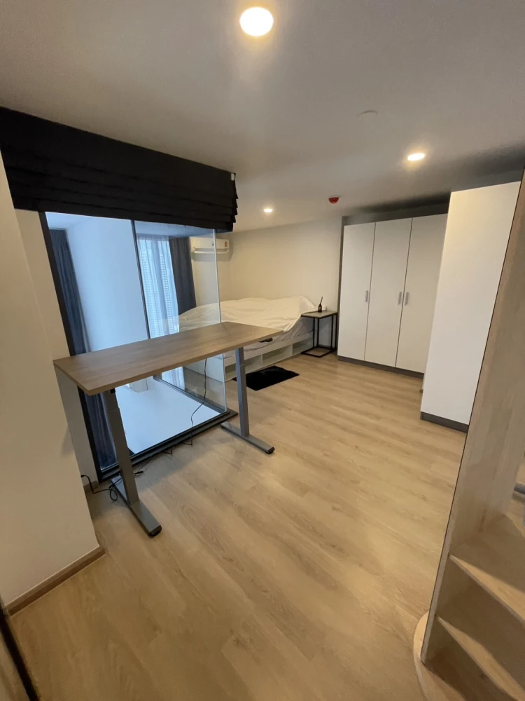 For rent, Life Rama 4 - Asoke, 34th floor room, very high, Sukhumvit city view, fully fitted room, hurry up and grab it.