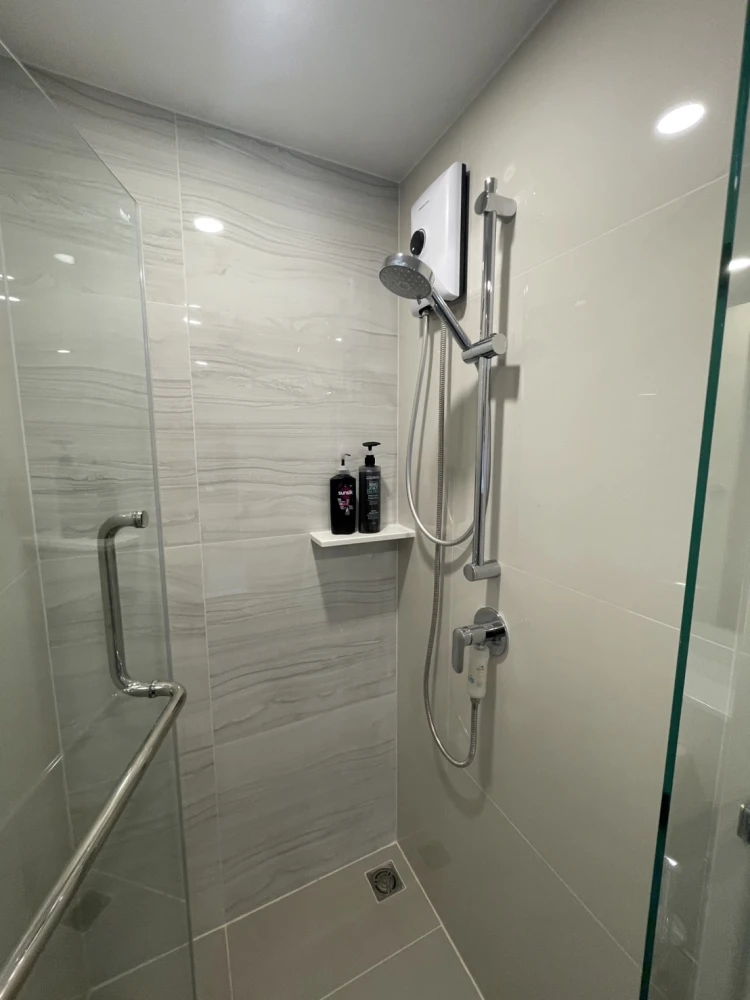 For rent, Life Rama 4 - Asoke, 34th floor room, very high, Sukhumvit city view, fully fitted room, hurry up and grab it.