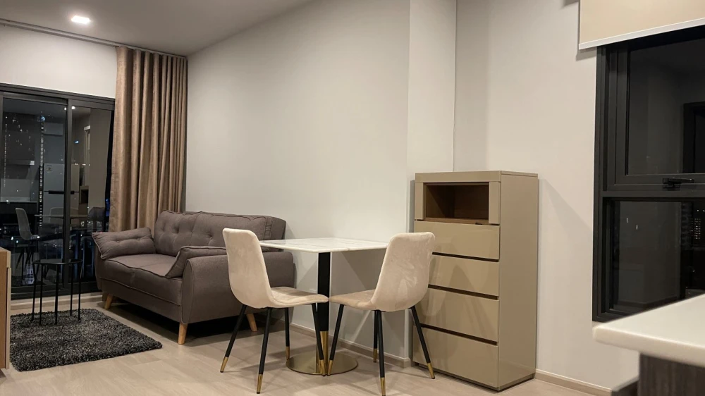 For rent: Life Phahonyothin-Lat Phrao, 14th floor, corner room, quiet, comfortable, not cramped, easy to find food, hurry and move in!