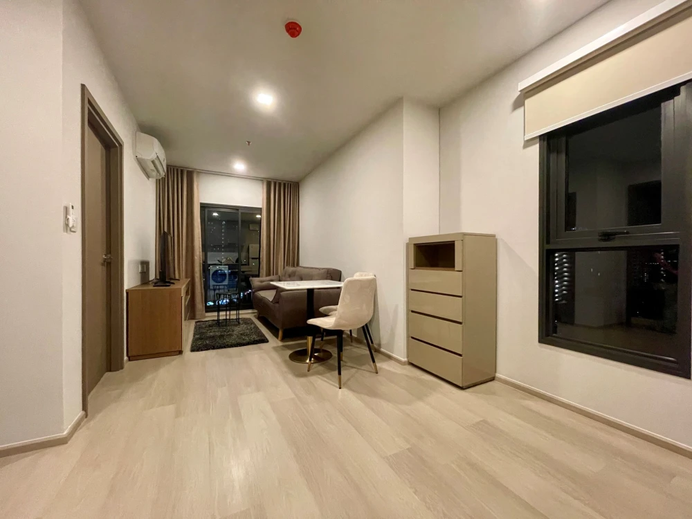 For rent: Life Phahonyothin-Lat Phrao, 14th floor, corner room, quiet, comfortable, not cramped, easy to find food, hurry and move in!