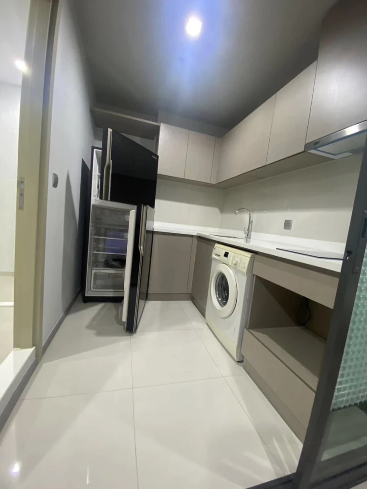 For rent: Life Ladprao, 29th floor, spacious room, fully decorated. Ready to move in immediately, reserve now, don't wait.