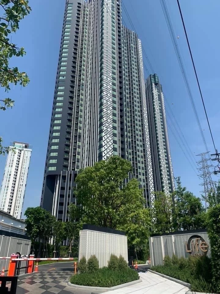 For rent Life Ladprao, 40th floor, clear view, no block view. In the south, the wind is always cool, plus the room is very beautiful and pleasant. Boo