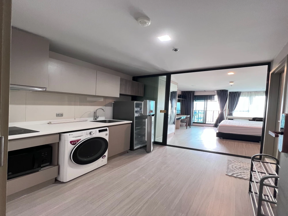 For rent Life Ladprao, 40th floor, clear view, no block view. In the south, the wind is always cool, plus the room is very beautiful and pleasant. Boo
