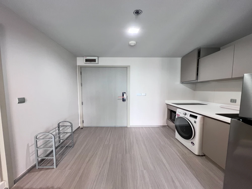 For rent Life Ladprao, 40th floor, clear view, no block view. In the south, the wind is always cool, plus the room is very beautiful and pleasant. Boo