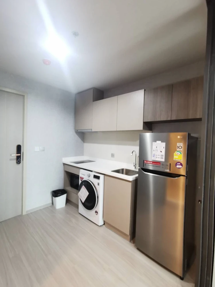 For rent Life Ladprao, 40th floor, clear view, no block view. In the south, the wind is always cool, plus the room is very beautiful and pleasant. Boo