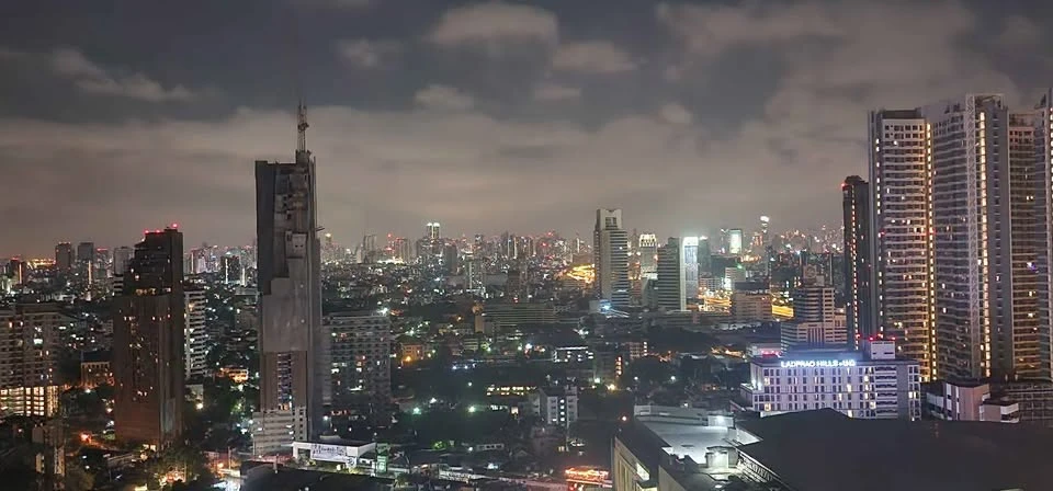 For rent, Life Ladprao Valley, city view is very beautiful, even more beautiful at night. Excellent built-in bedroom. Book now.