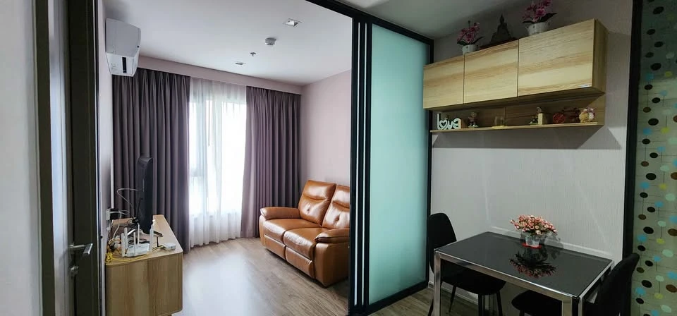 For rent, Life Ladprao Valley, city view is very beautiful, even more beautiful at night. Excellent built-in bedroom. Book now.