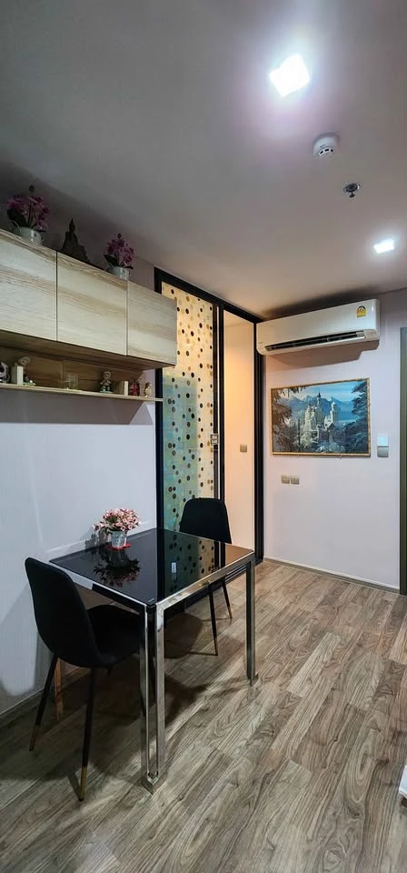 For rent, Life Ladprao Valley, city view is very beautiful, even more beautiful at night. Excellent built-in bedroom. Book now.