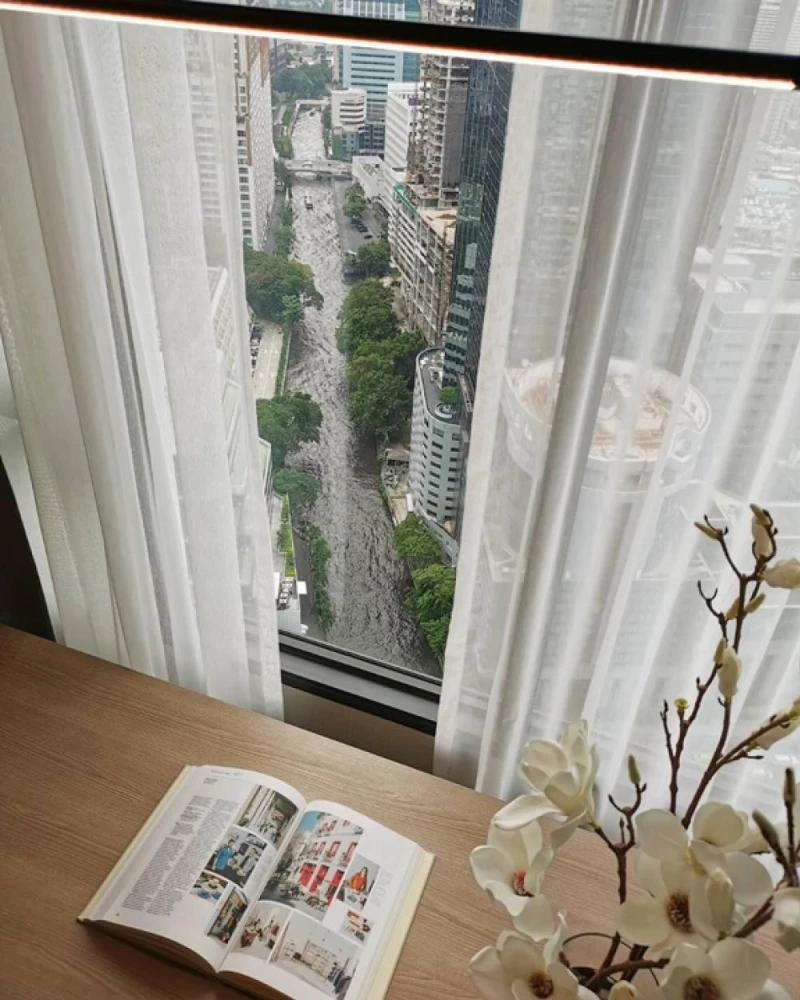 For rent: Life One Wireless, 41st floor. Beautiful room, fully furnished. Book now!