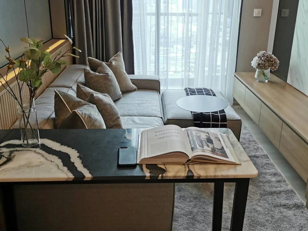 For rent: Life One Wireless, 41st floor. Beautiful room, fully furnished. Book now!