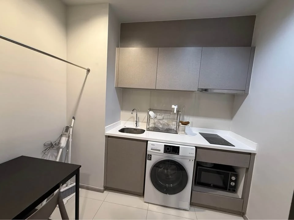 For rent: Life Asoke Rama 9, ready to move in, fully furnished, all here in one place, hurry and book before you miss out!!