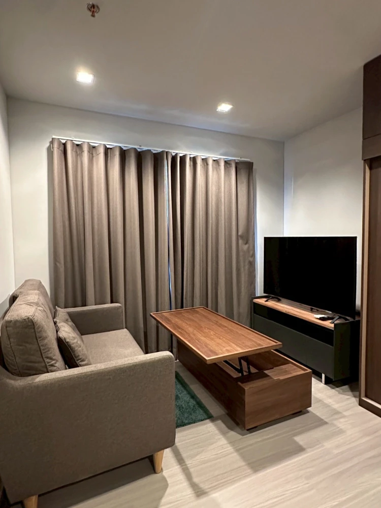 For rent: Life Asoke-Rama 9, very high floor unit, fully furnished with all appliances. Move in now! Don't hesitate.