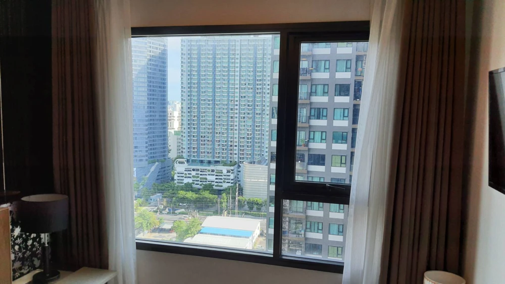 ให้เช่า ไลฟ์ อโศก ห้องพร้อมอยู่ เฟอร์พร้อม ห้องกว้างอยู่สบาย