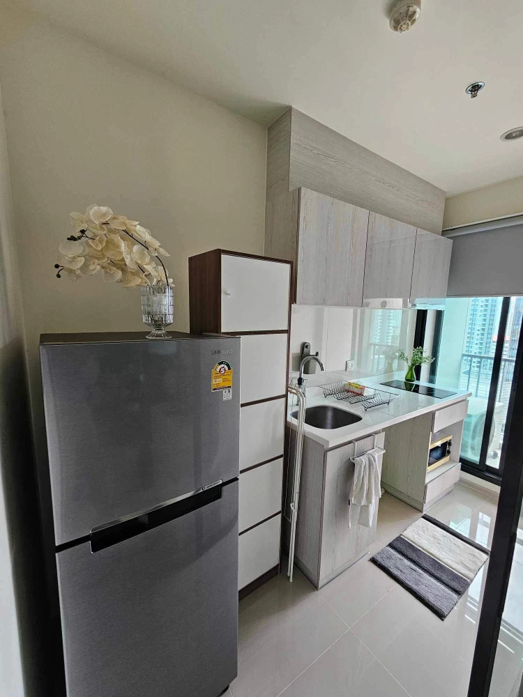 For rent: Life Asoke, ready to move in, fully furnished, spacious and comfortable room, high floor. Book now, don't miss out!+++