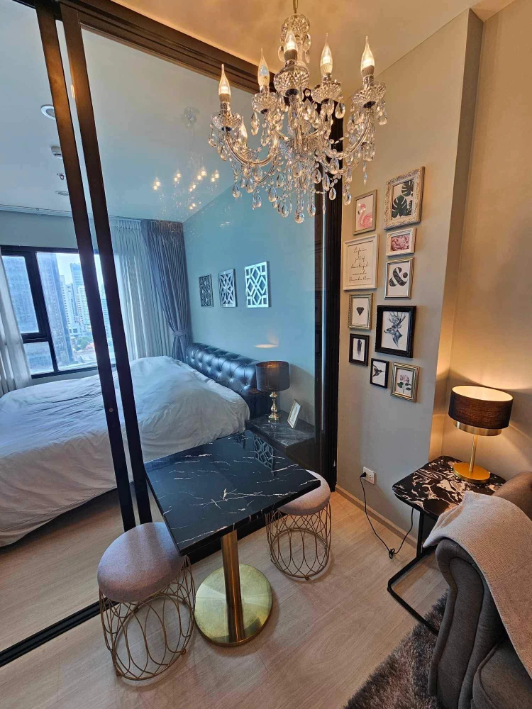 For rent: Life Asoke, ready to move in, fully furnished, spacious and comfortable room, high floor. Book now, don't miss out!+++