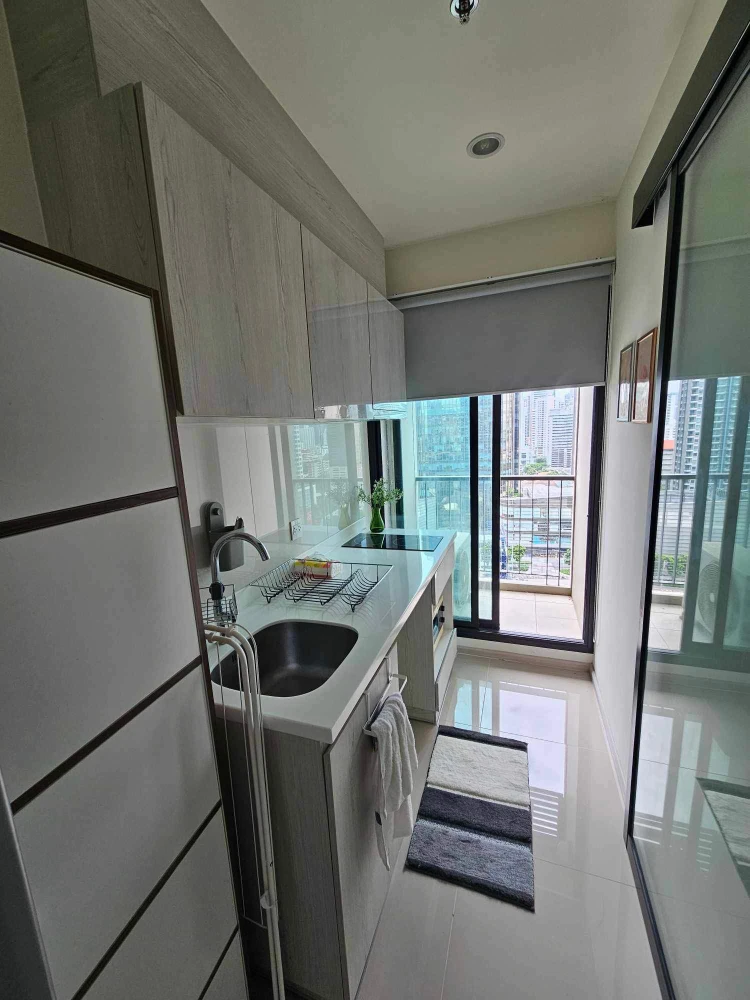 For rent: Life Asoke, ready to move in, fully furnished, spacious and comfortable room, high floor. Book now, don't miss out!+++