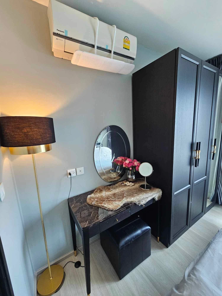 For rent: Life Asoke, ready to move in, fully furnished, spacious and comfortable room, high floor. Book now, don't miss out!+++