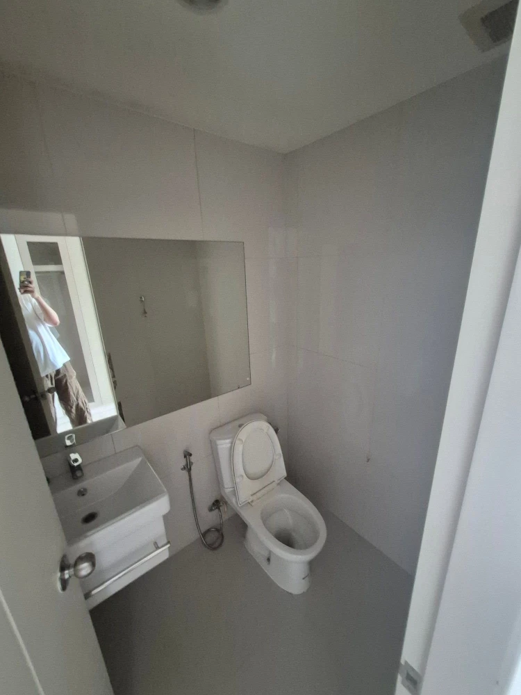 For rent: Life Asoke-Phetchaburi, 2 bedrooms, fully furnished.