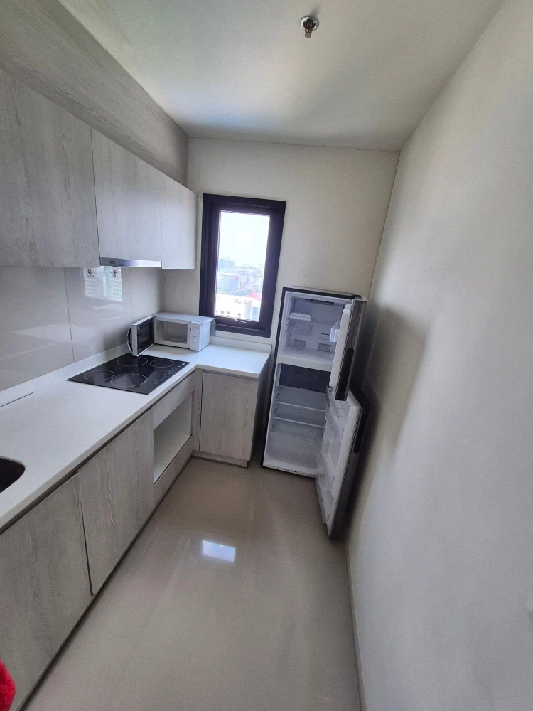 For rent: Life Asoke-Phetchaburi, 2 bedrooms, fully furnished.