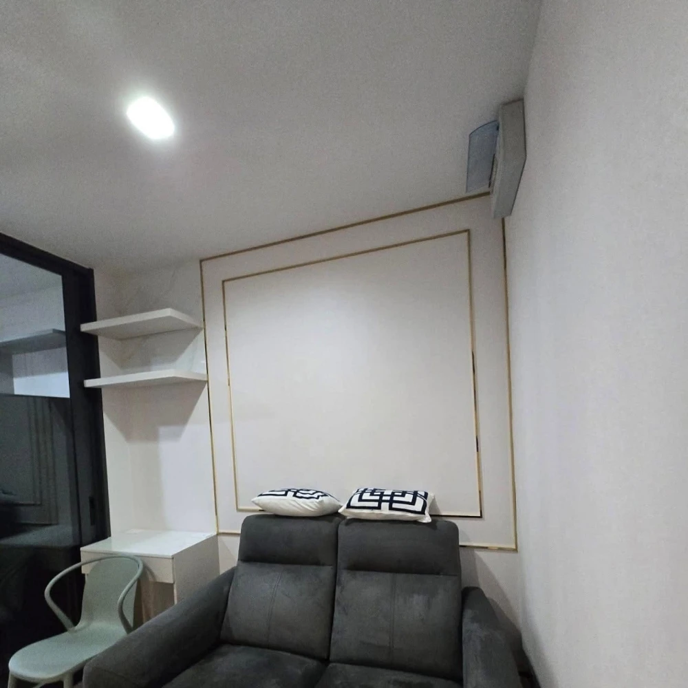 For rent: Life Asoke Hype, beautifully decorated room, built-in throughout the room in a simple and luxurious style, full of electrical appliances.