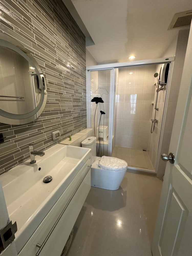 For rent: Life Add Lat Phrao 18, 11th floor, fully furnished, book now, hurry!