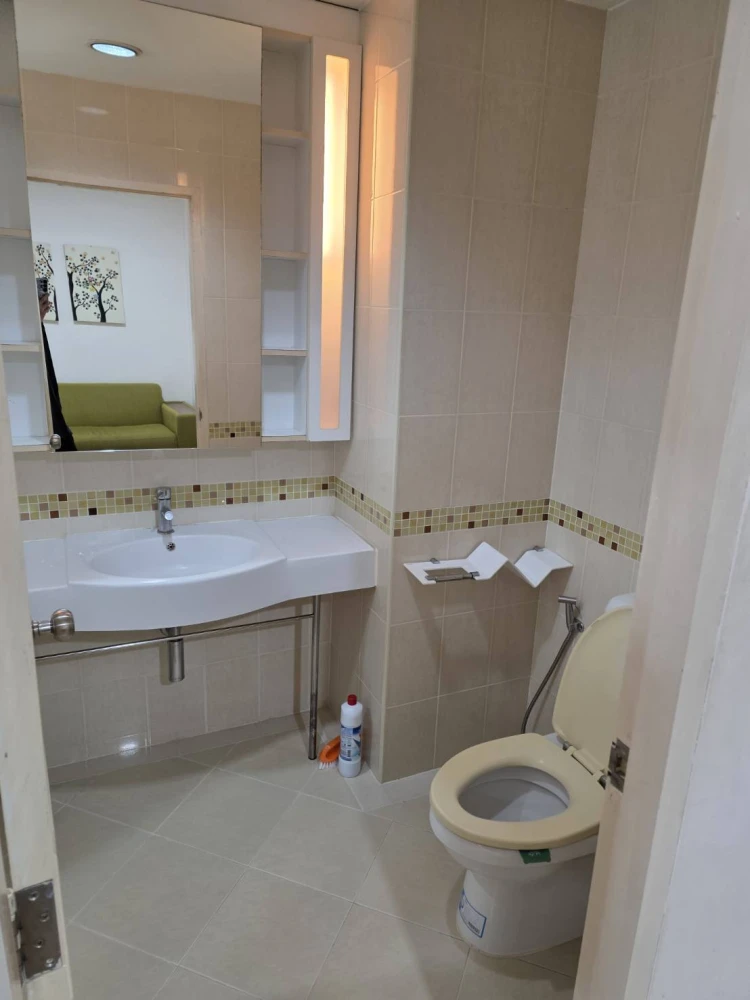 For rent Life @ BTS-Tha Phra Beautifully decorated room, very good condition, new furniture, beautiful view, can't miss it.