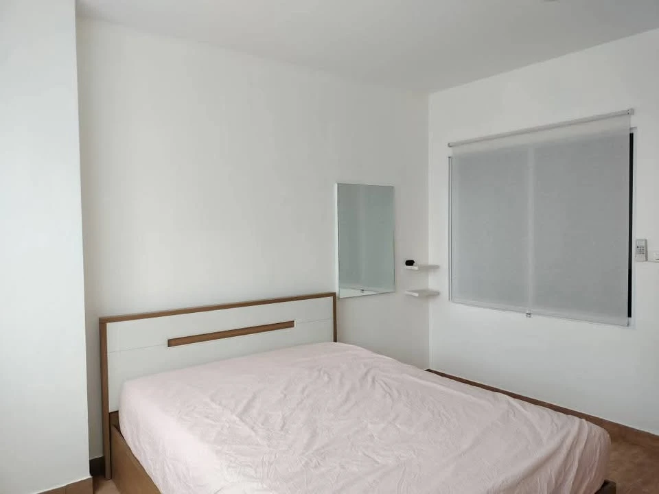 For rent: Life @ Phahonyothin-Ari, beautiful balcony view, lots of usable space in the room, comfortable and not cramped at all. Must book.