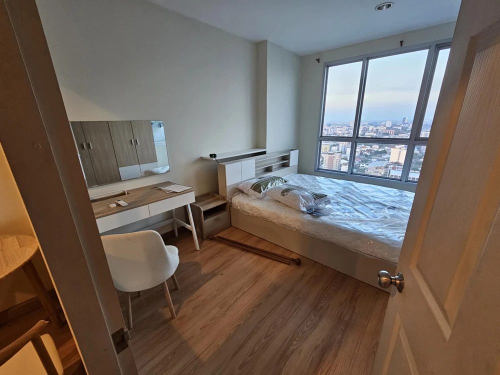 For rent: Life @ Ratchada-Sutthisan, 22nd floor, very high, beautiful city view, decorated in a minimalist style. If you're late, you'll miss out.