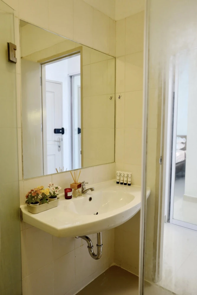 For rent: I-House Rama 9-Ekkamai, 6th floor, simply decorated, fully furnished, book now.
