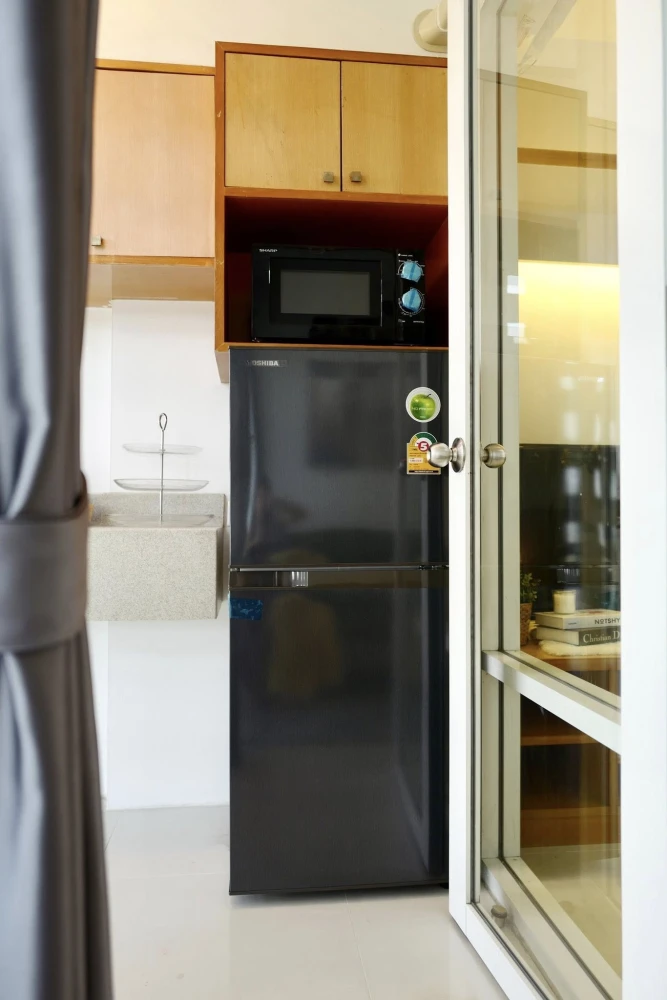 For rent: I-House Rama 9-Ekkamai, 6th floor, simply decorated, fully furnished, book now.