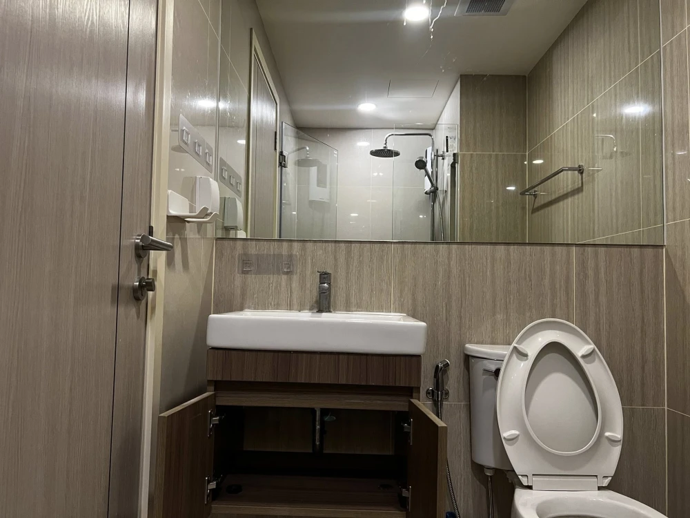 For rent: iCon Sukhumvit 77. Ready-to-move-in apartment. Spacious and comfortable. Book now before it's too late!!!