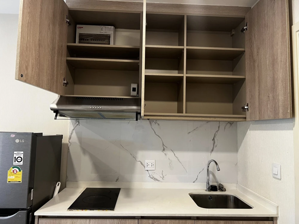 For rent: iCon Sukhumvit 77. Ready-to-move-in apartment. Spacious and comfortable. Book now before it's too late!!!