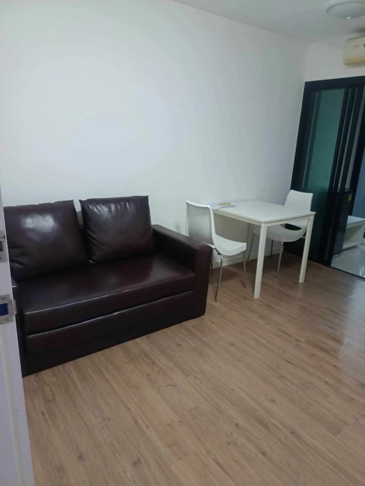 For rent: I Condo Ngamwongwan, 2 floors, 4 nice rooms, comes with complete decorations. Book now, don't miss it.