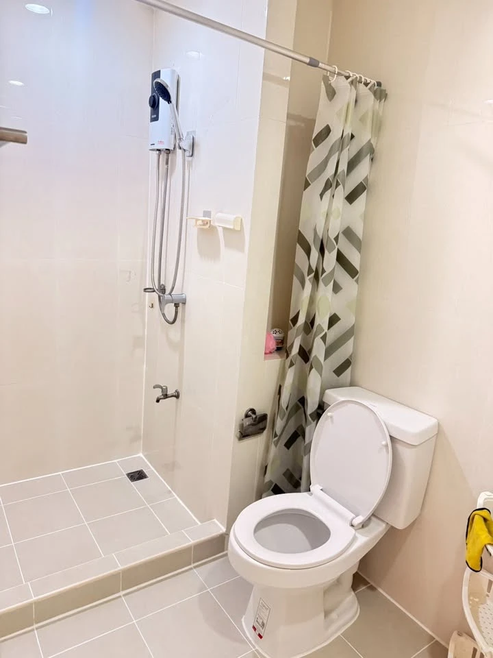 For rent: iCondo Sukhaphiban 2, bright pink room, very nice and livable, fully furnished, ready to move in!
