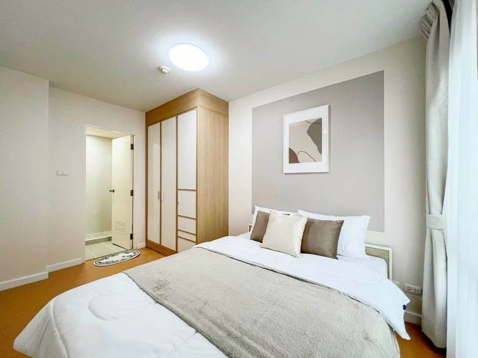 For rent!! I Condo Sukhumvit 105, 6th floor, Building A3. Beautiful unit, ready to move in. Conveniently located. Don't miss it!!