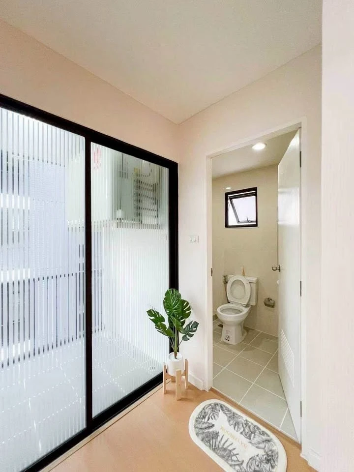 For rent!! I Condo Sukhumvit 105, 6th floor, Building A3. Beautiful unit, ready to move in. Conveniently located. Don't miss it!!