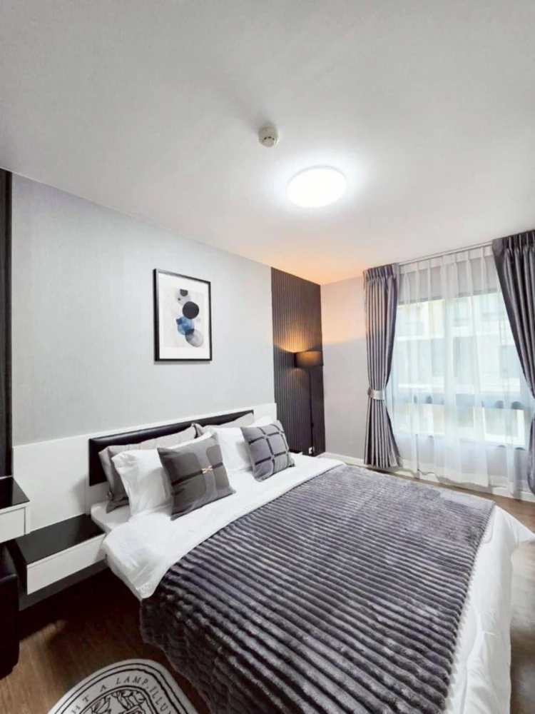 For rent: iCondo Sukhumvit 105. Spacious room with plenty of space, beautifully decorated with high-quality furnishings. Book now!