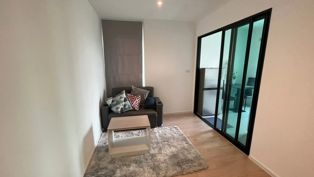 For rent, Icondo Seri Thai Green Space, separate room, separate bedroom, living room, comfortable garden view, hurry and book now.