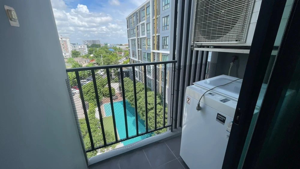 For rent, Icondo Seri Thai Green Space, separate room, separate bedroom, living room, comfortable garden view, hurry and book now.