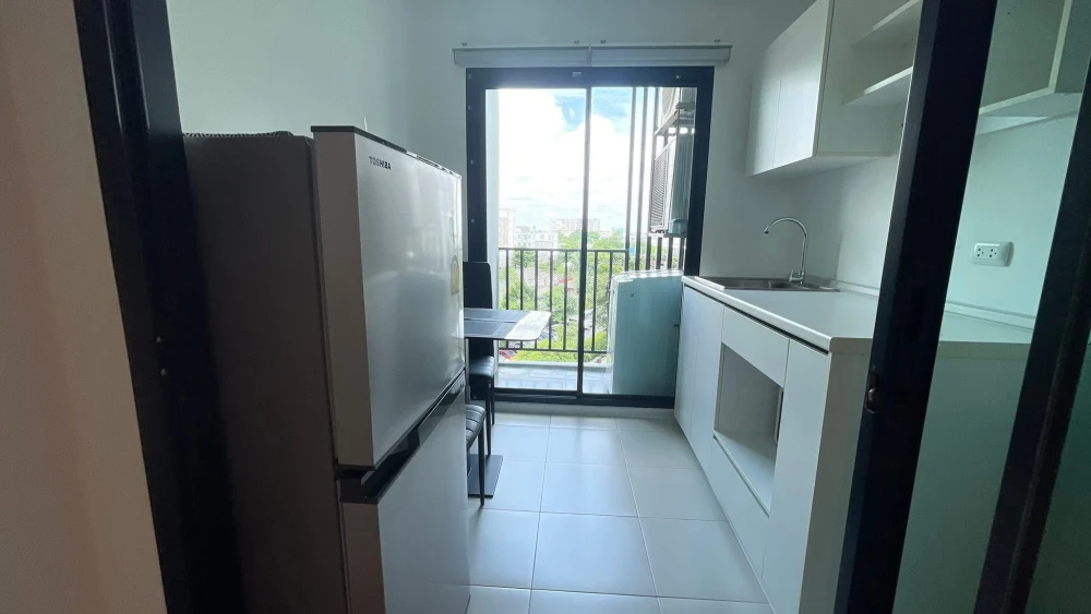 For rent, Icondo Seri Thai Green Space, separate room, separate bedroom, living room, comfortable garden view, hurry and book now.